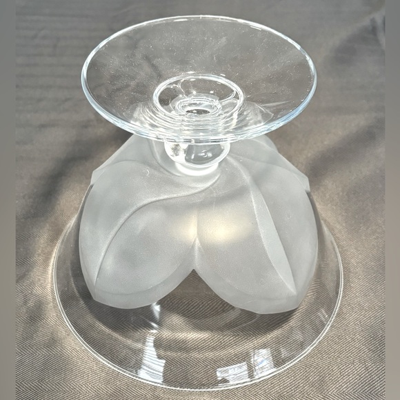 Clear Glass Bowl Immaculate Condition Pre-Owned Perfect for all Occasions. - Picture 2 of 5